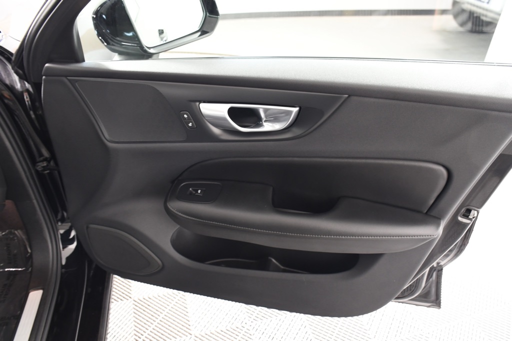 2024 Volvo S60 B5 Core photo 18