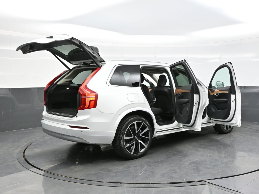 2022 Volvo XC90 T6 Momentum photo 38
