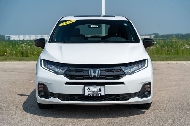 2025 Honda Odyssey photo 2