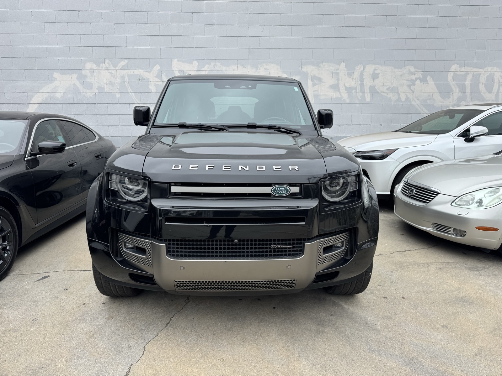 2022 Land Rover Defender 110 X-Dynamic HSE photo 2