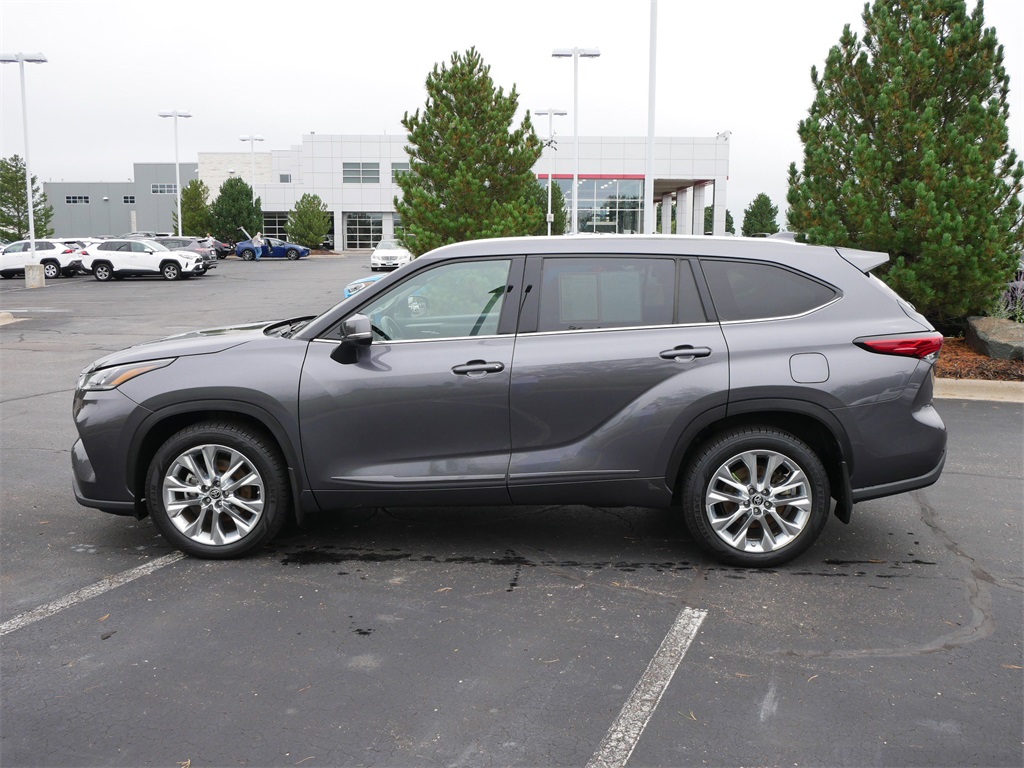 2022 Toyota Highlander Limited photo 3