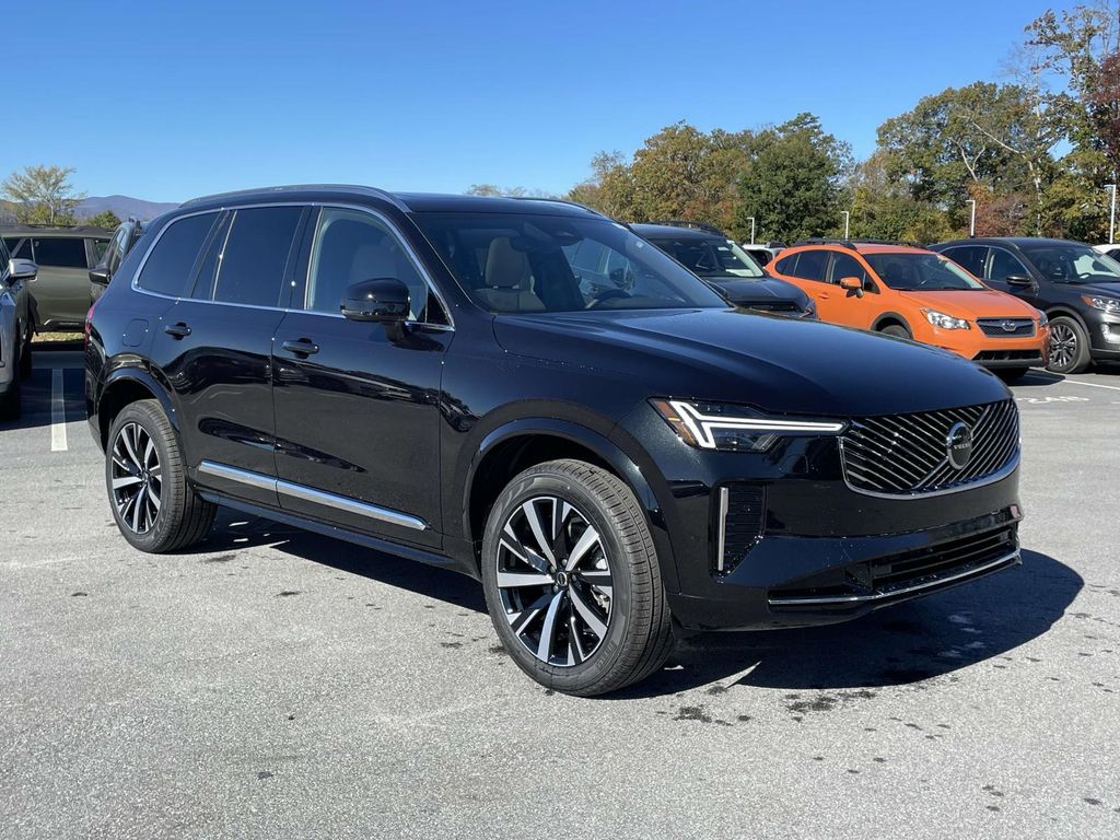 2026 Volvo XC90 Core's photo