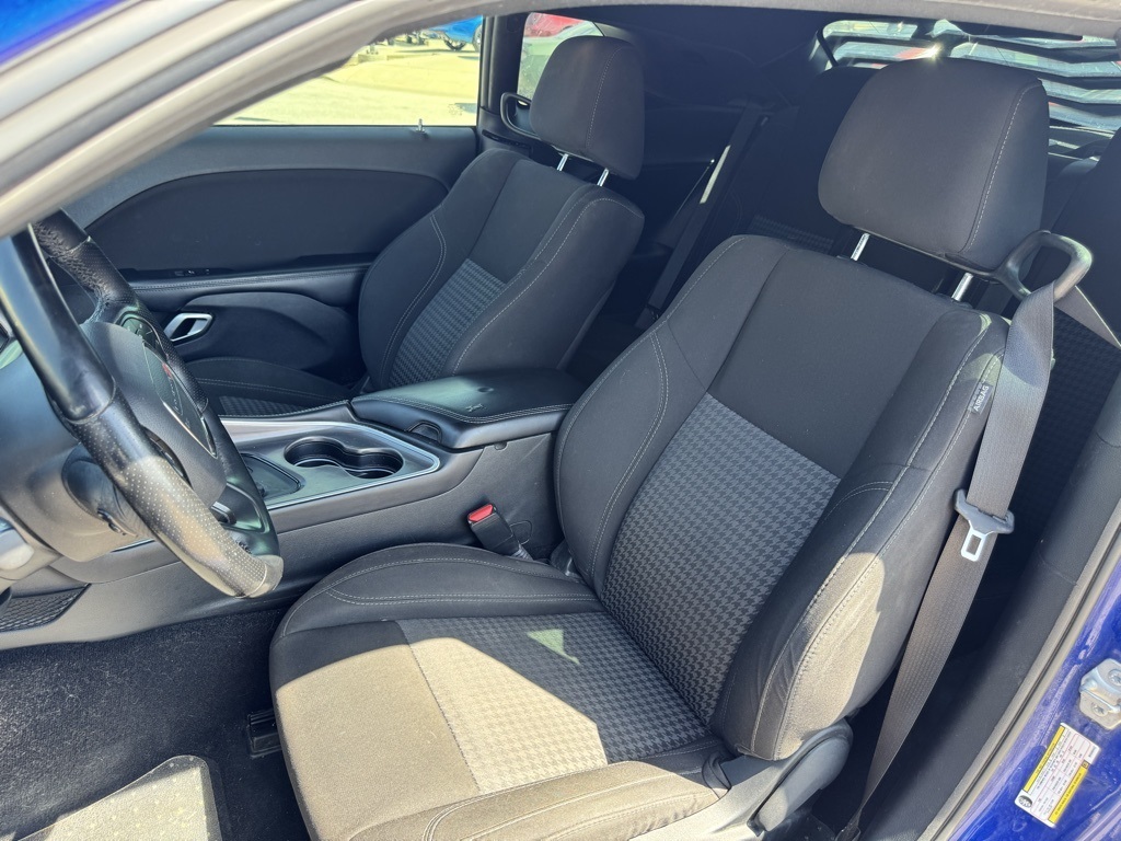 2021 Dodge Challenger SXT photo 2