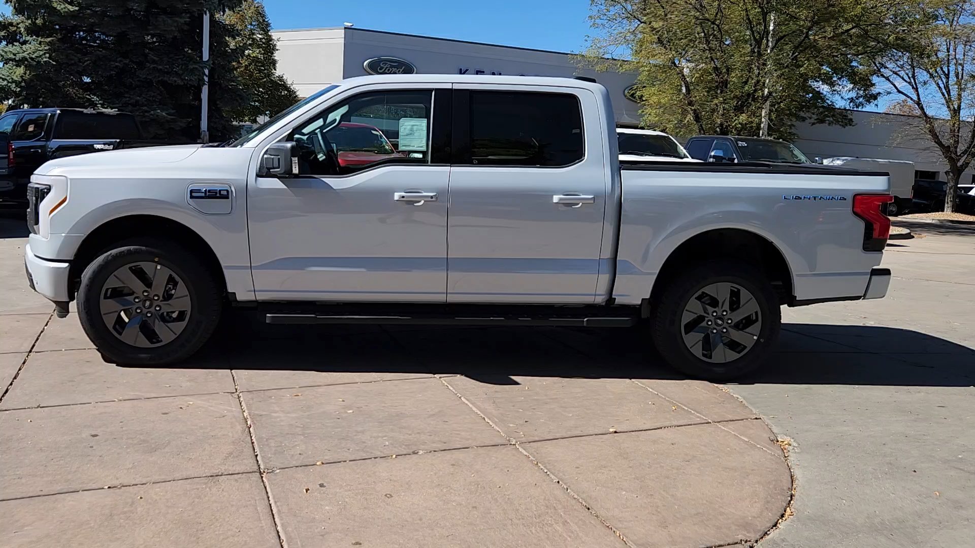 2025 Ford F-150 Lightning photo 3