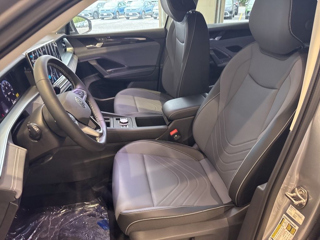 2025 Volkswagen Tiguan SE photo 11