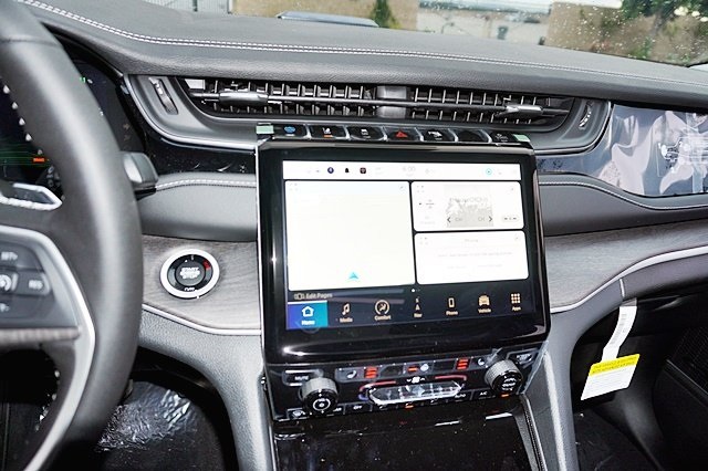 New 2023 Diamond Black Crystal Pearl-Coat Exterior Paint Jeep 4xe image 32