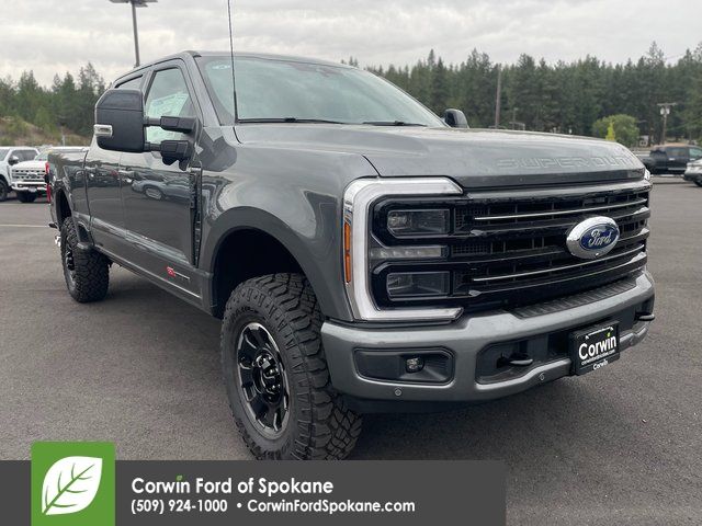 2025 Ford F-350 Super Duty Platinum's photo