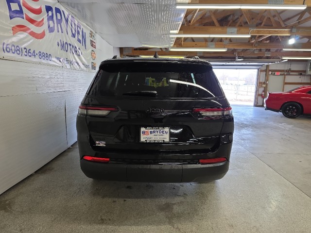 2025 Jeep Grand Cherokee Altitude photo 4