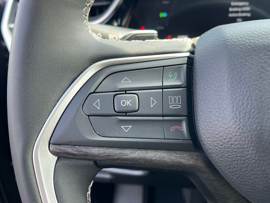 2023 Jeep Cherokee Base photo 7