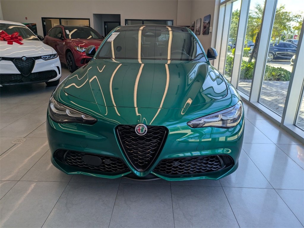 2025 Alfa Romeo Giulia Base photo 2