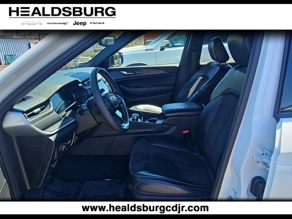 2024 Jeep Grand Cherokee Altitude photo 8