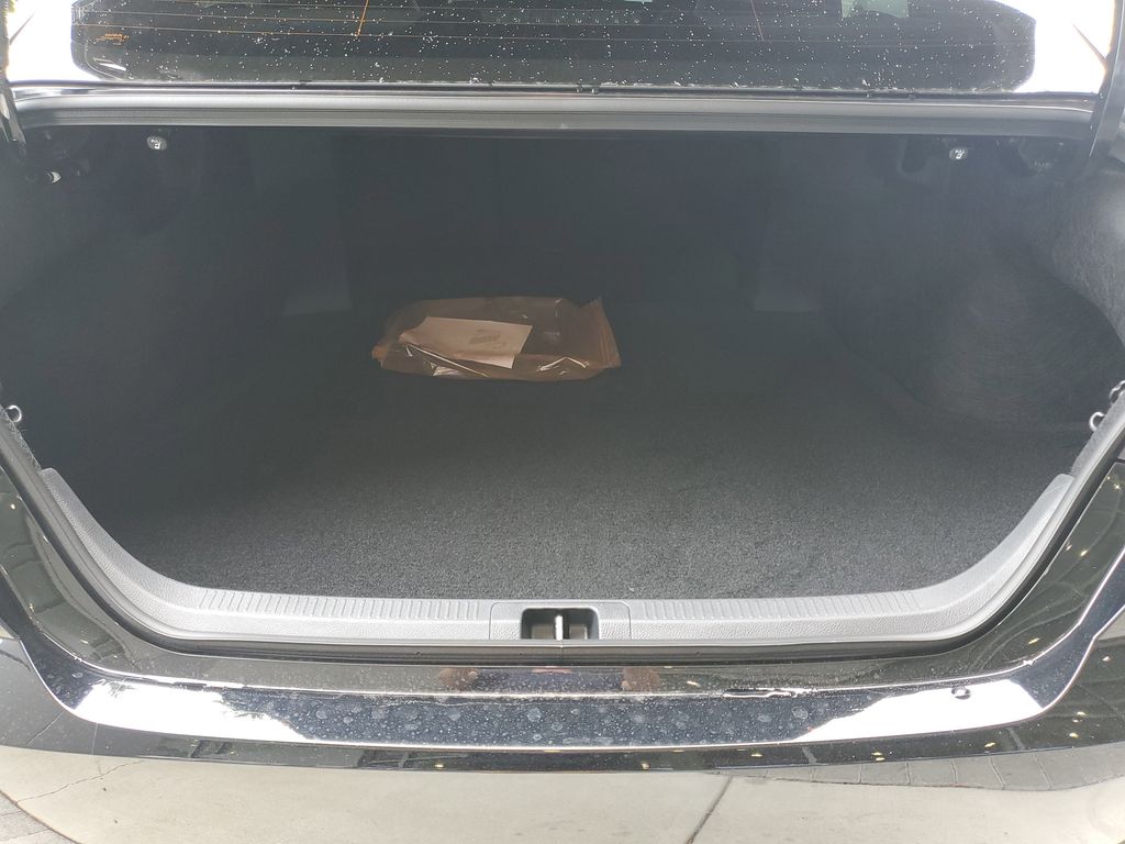 2025 Toyota Camry SE photo 11