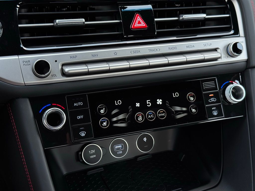 2025 Genesis G70 3.3T Sport Advanced photo 34