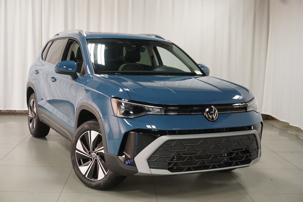 2025 Volkswagen Taos SE photo 4