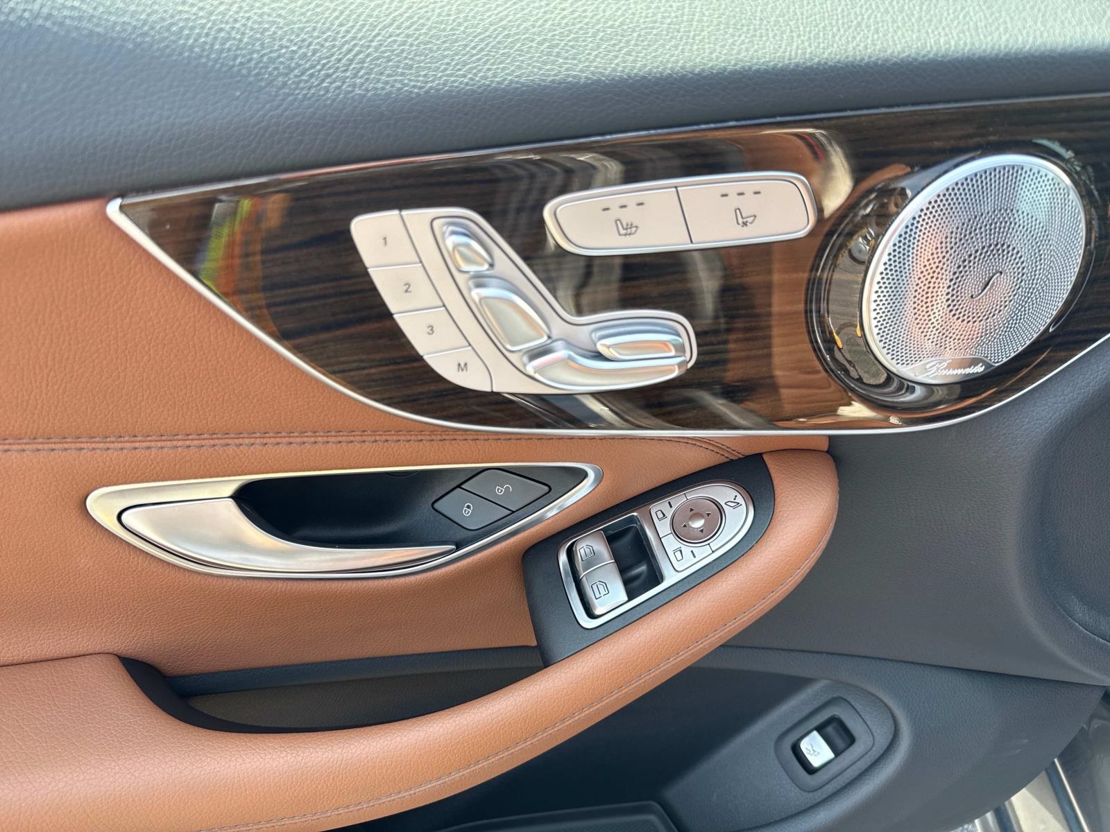 2018 Mercedes Benz C 300 photo 12