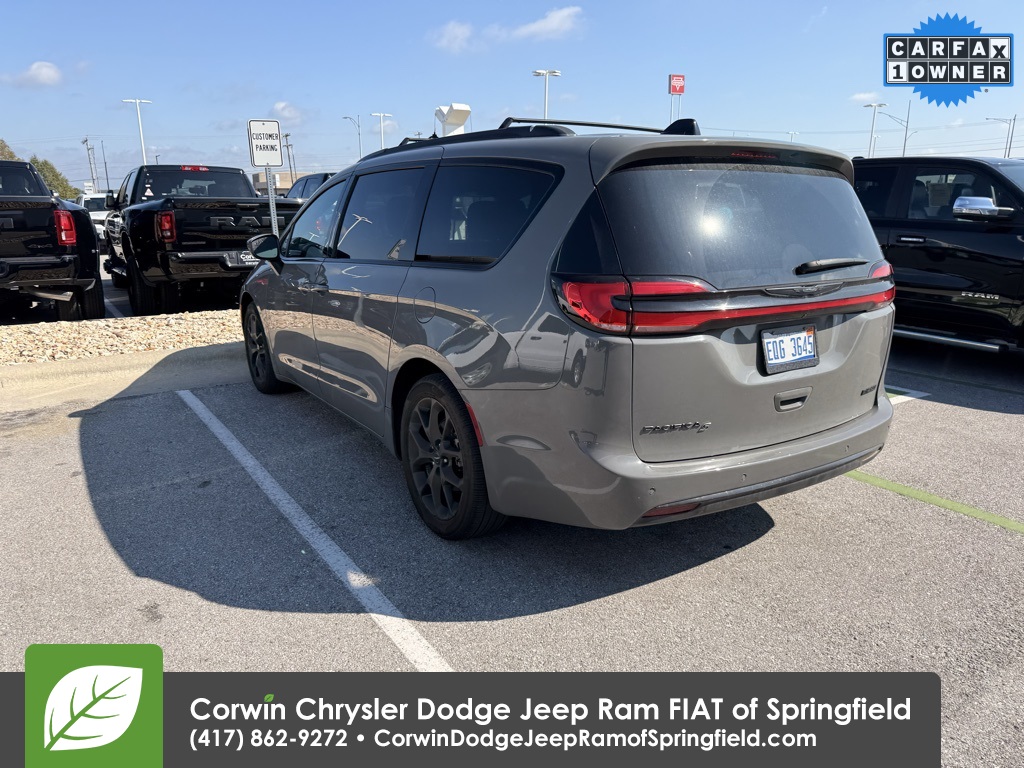 2023 Chrysler Pacifica Touring L photo 5