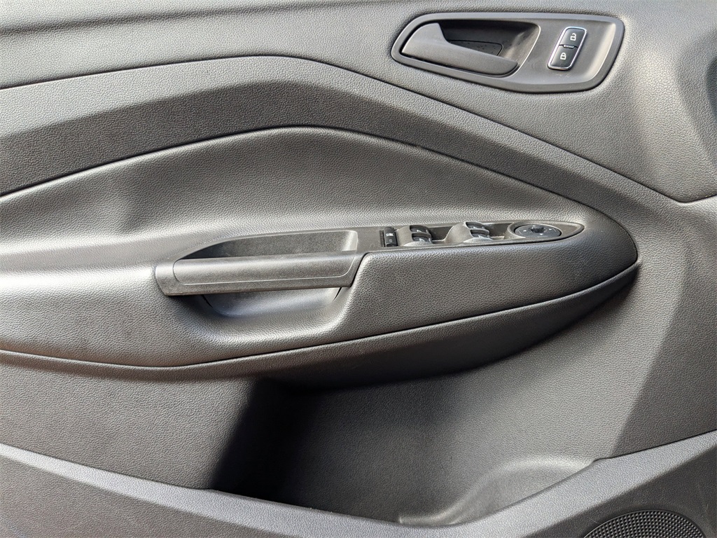 2014 Ford Escape S photo 17