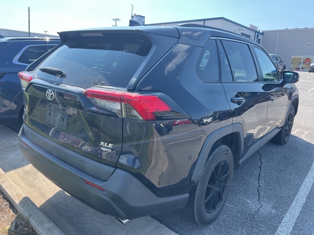 2019 Toyota RAV4 XLE photo 4