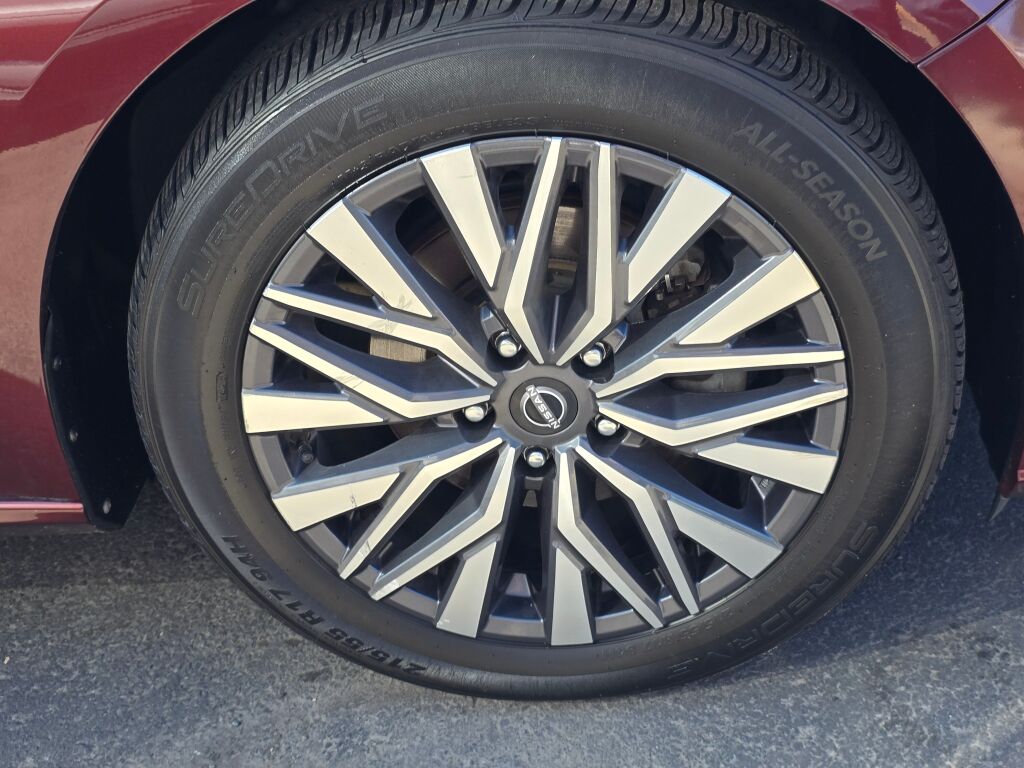 2023 Nissan Altima 2.5 SV photo 3