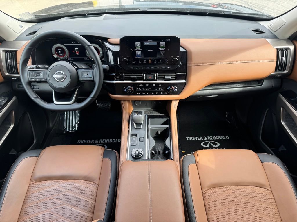 2025 Nissan Pathfinder Platinum photo 16