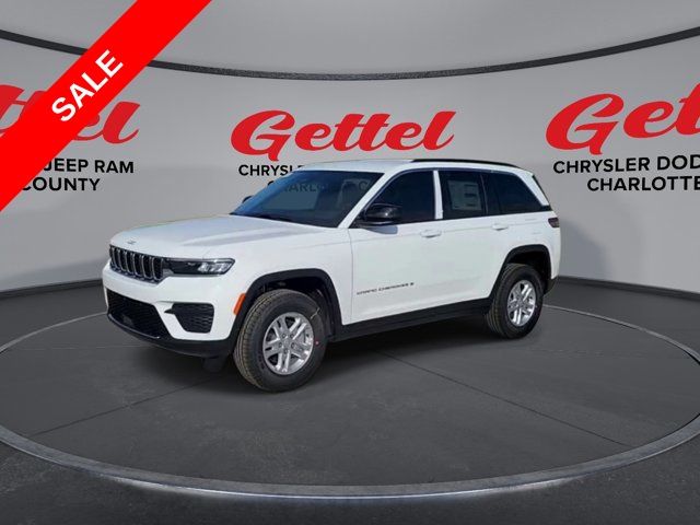 2025 Jeep Grand Cherokee Laredo photo 4
