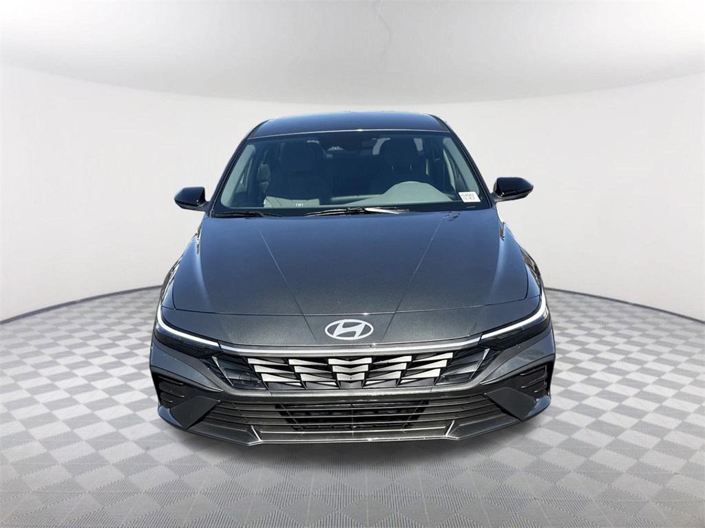 2026 Hyundai Elantra SEL Sport photo 2