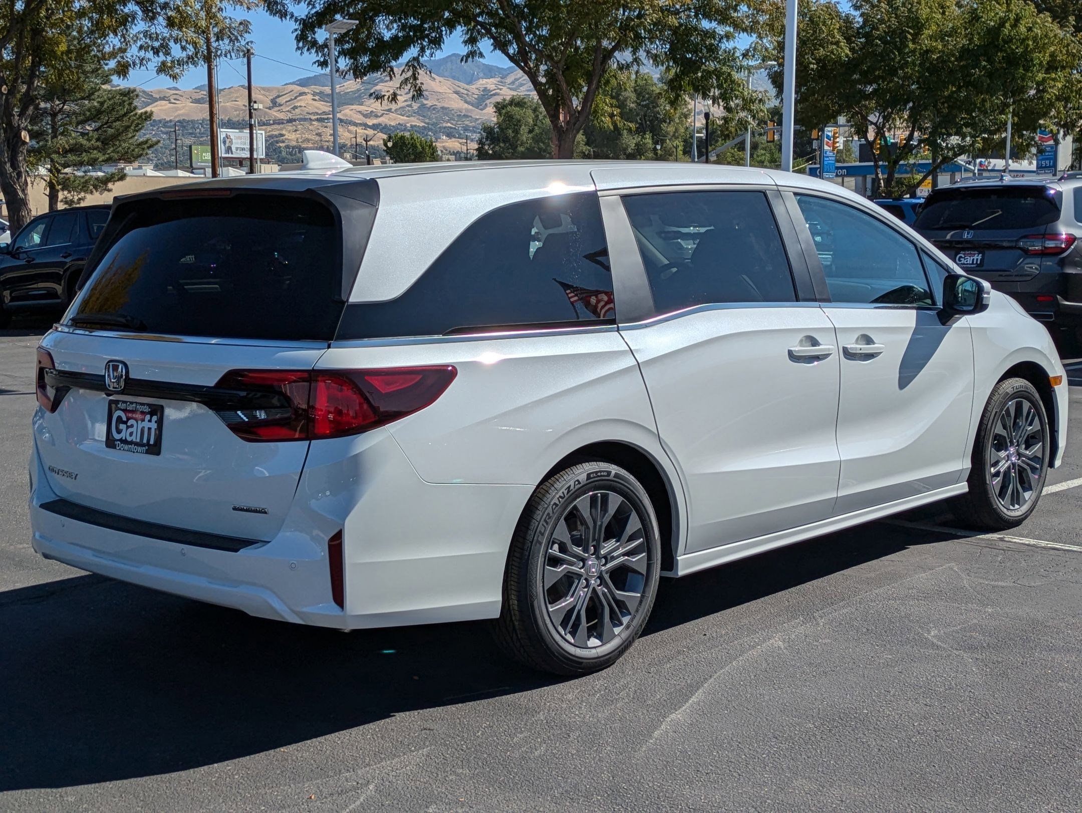 2026 Honda Odyssey Touring photo 3