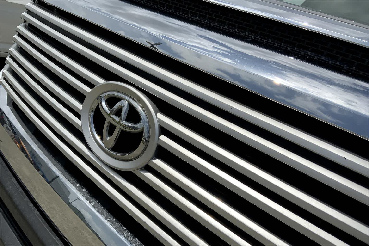 2014 Toyota Tundra Limited photo 24
