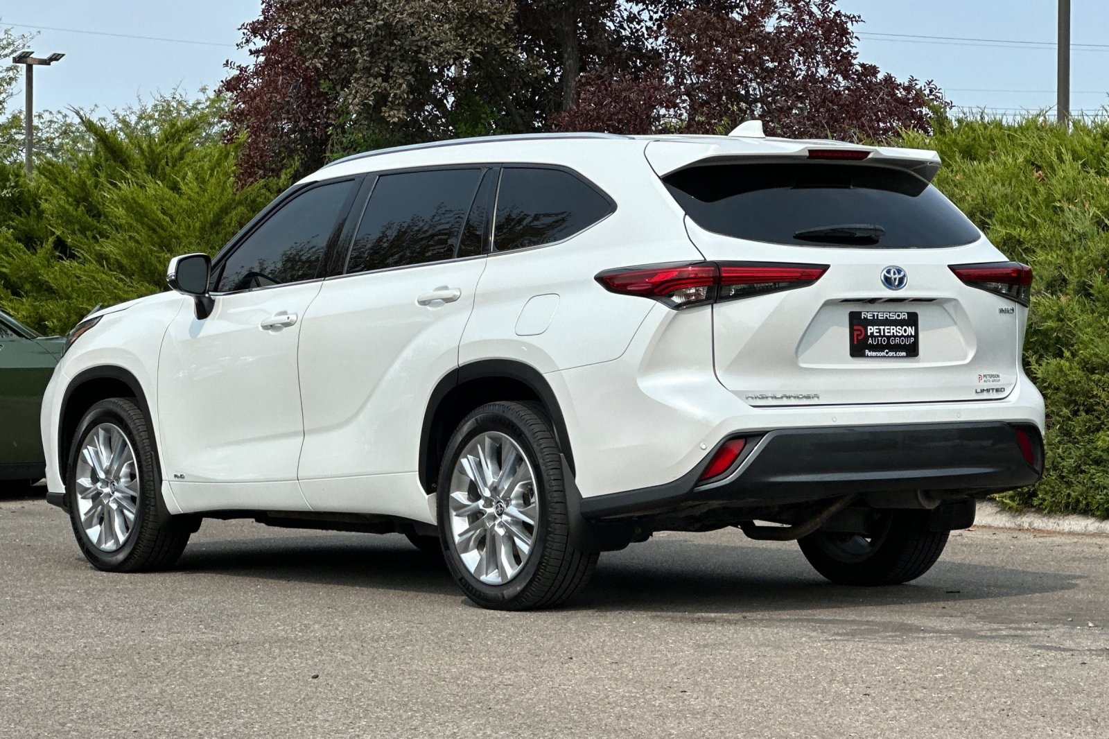 2022 Toyota Highlander Hybrid Limited photo 5