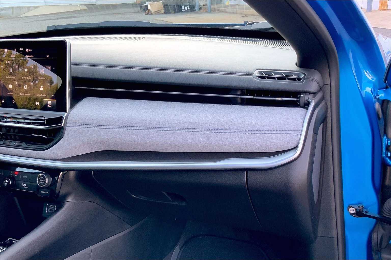 2024 Jeep Compass Latitude photo 17