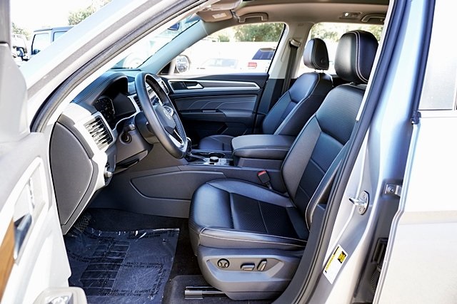 Used 2022 Silver Volkswagen 3.6L V6 SE w/Technology image 13