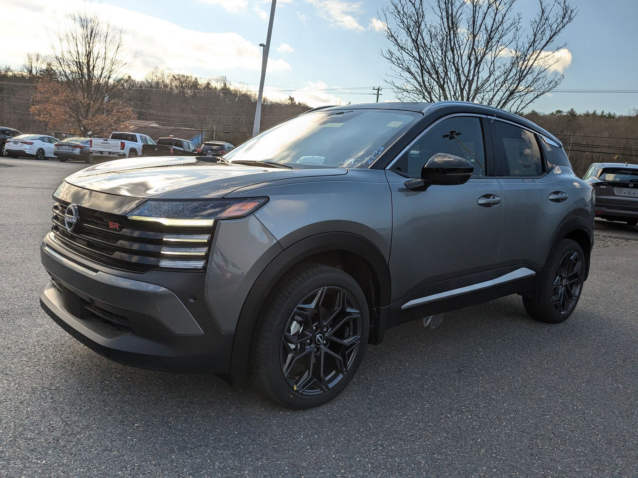 2025 Nissan Kicks SR photo 3