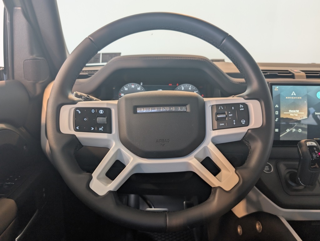 2025 Land Rover Defender 110 S photo 17
