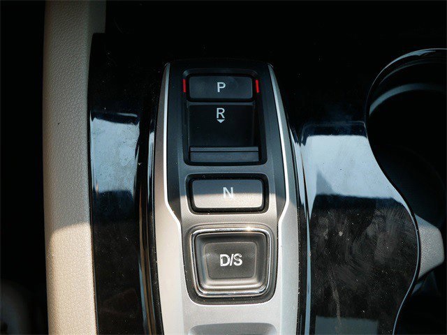 2016 Honda Pilot Elite photo 22