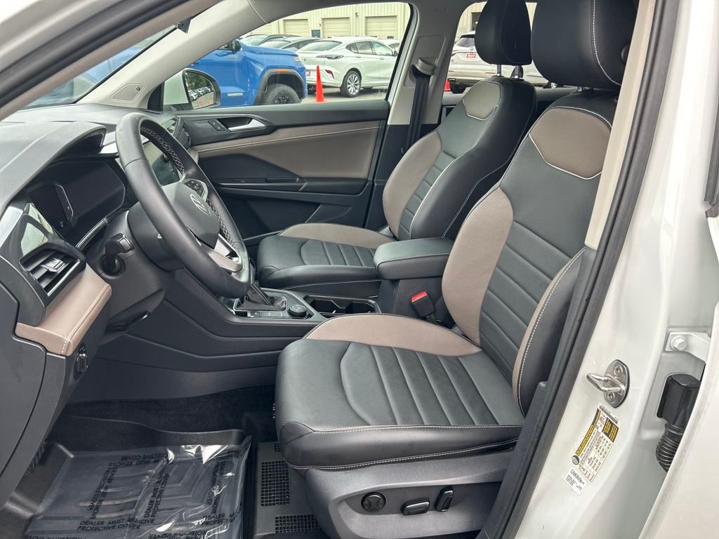 2023 Volkswagen Taos SEL photo 14