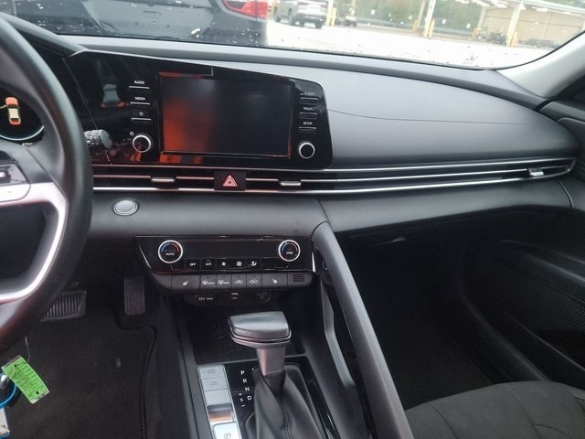 2022 Hyundai Elantra SEL Convenience photo 10