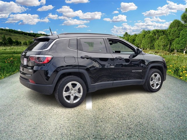 2024 Jeep Compass Latitude photo 4