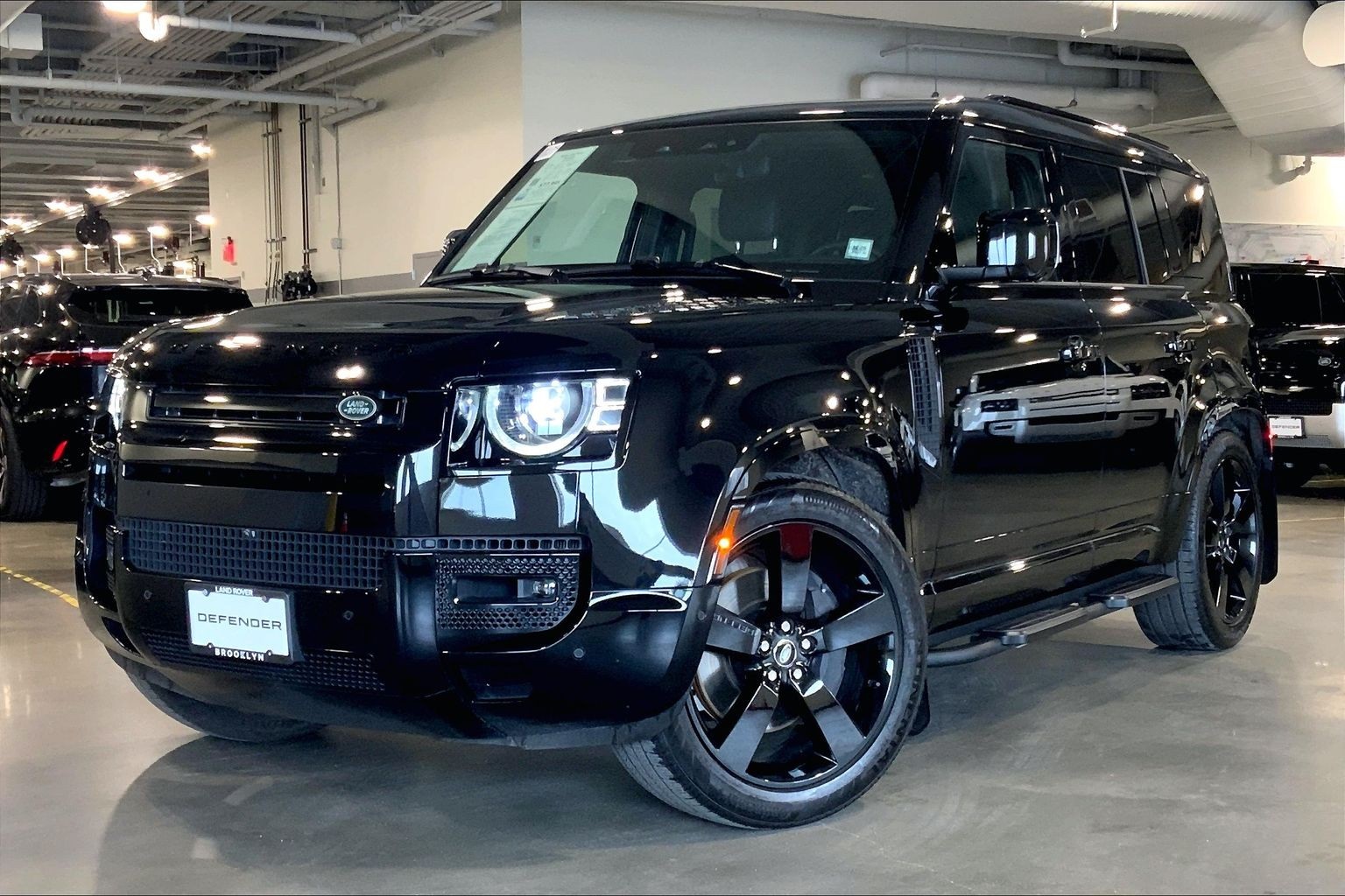 2025 Land Rover Defender X-Dynamic SE's photo