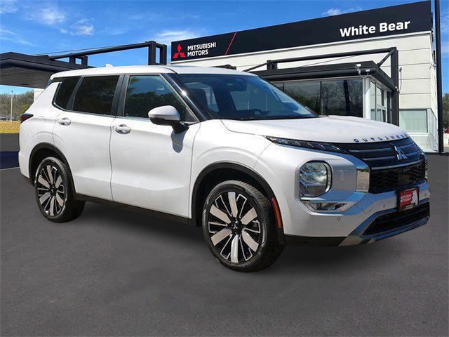 2025 Mitsubishi Outlander SE's photo