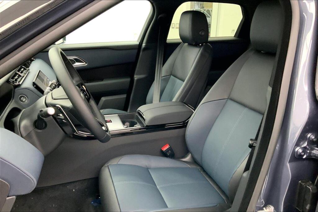 2026 Land Rover Range Rover Velar SE photo 4