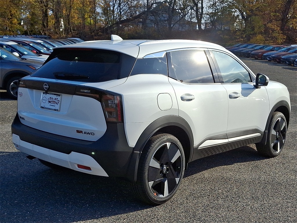 2025 Nissan Kicks SR photo 3