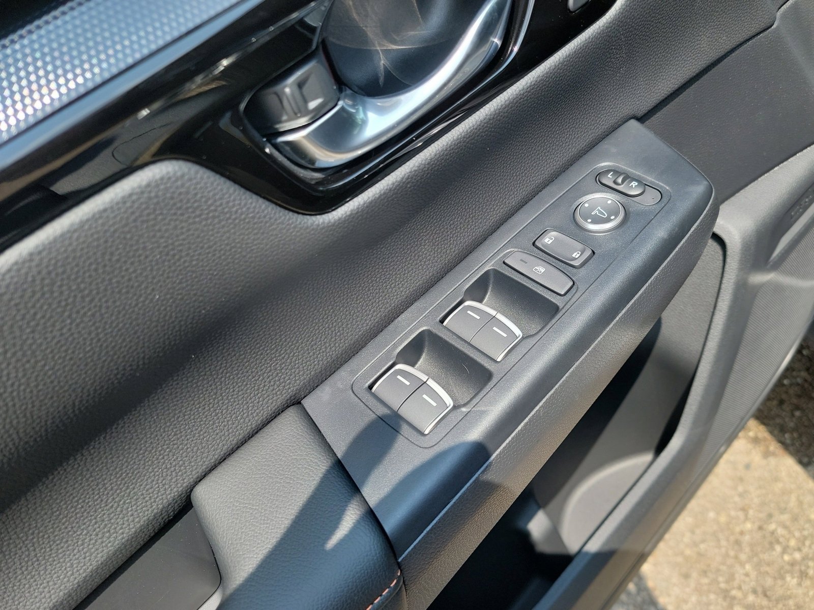 2026 Honda CR-V Hybrid Sport Touring photo 3