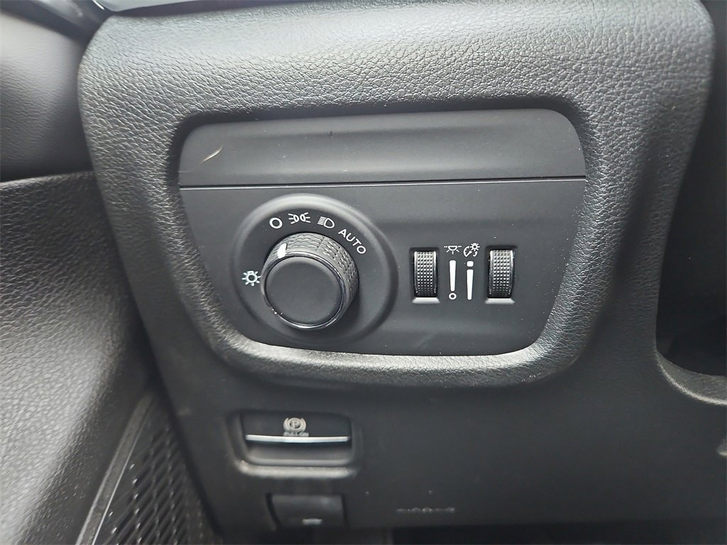 2025 Jeep Grand Cherokee Laredo photo 13