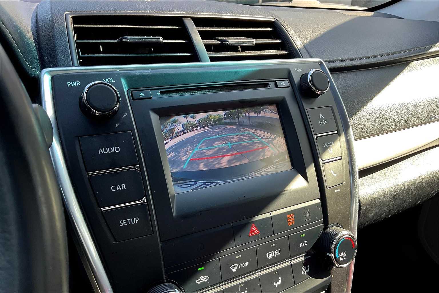2017 Toyota Camry SE photo 25