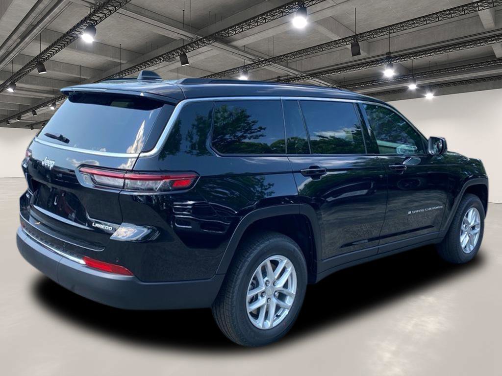 2025 Jeep Grand Cherokee Laredo X photo 3