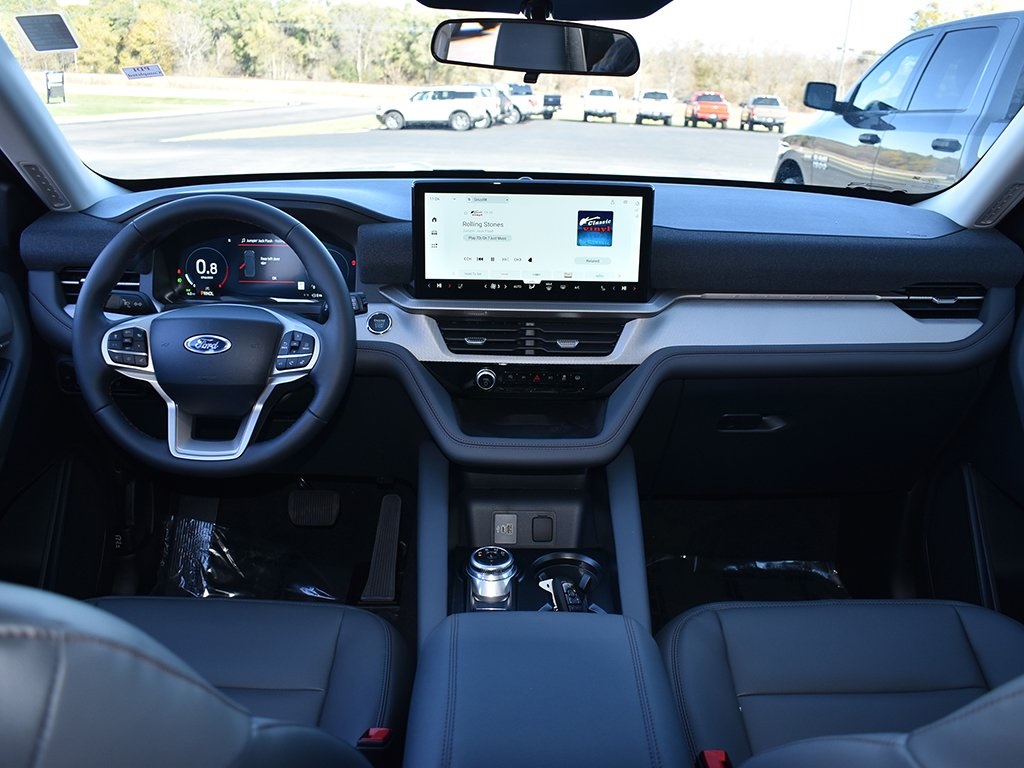 2026 Ford Explorer photo 4