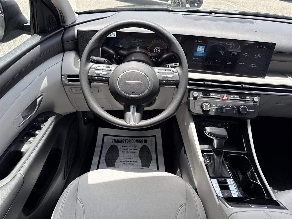 2025 Hyundai Tucson SE photo 14