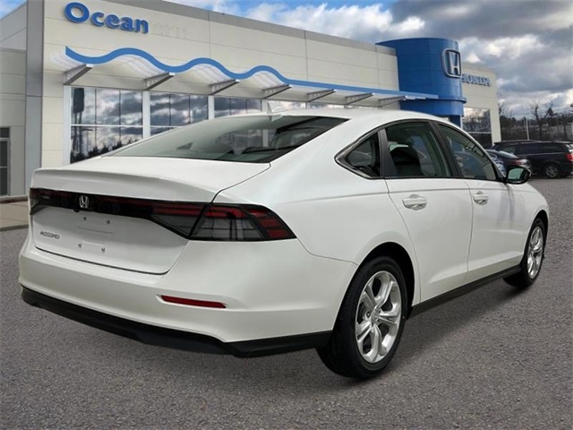 2025 Honda Accord LX photo 4