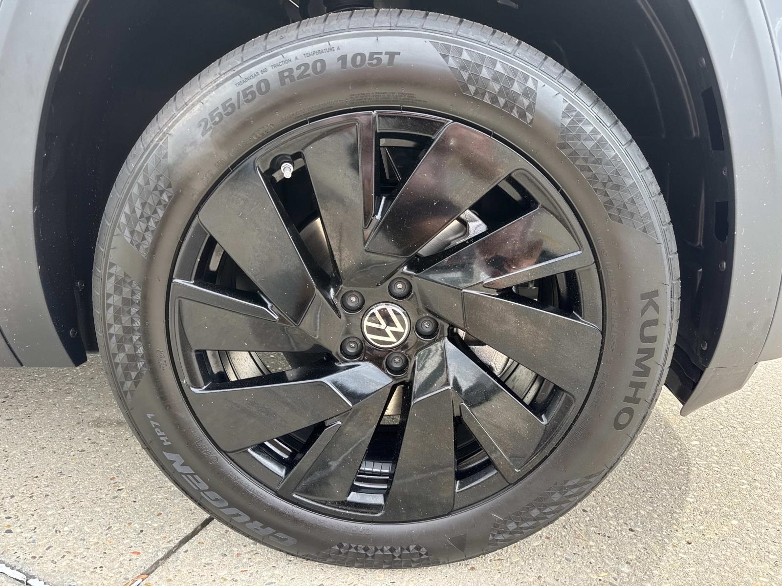 2026 Volkswagen Atlas SE Technology photo 2