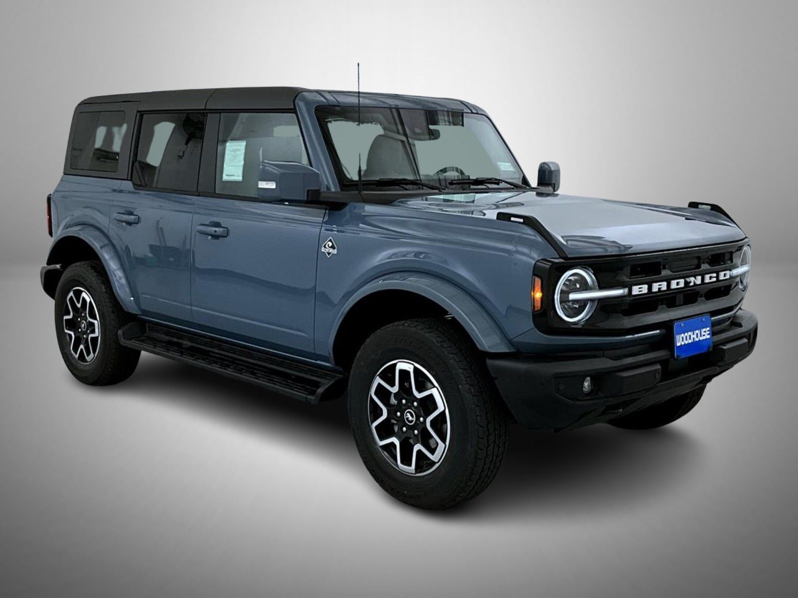 2025 Ford Bronco Outer Banks photo 3
